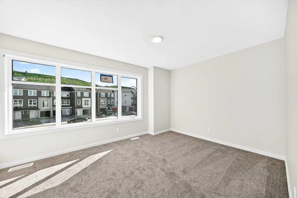 18 Osprey Hill Bay SW Calgary AB T3B 6S2