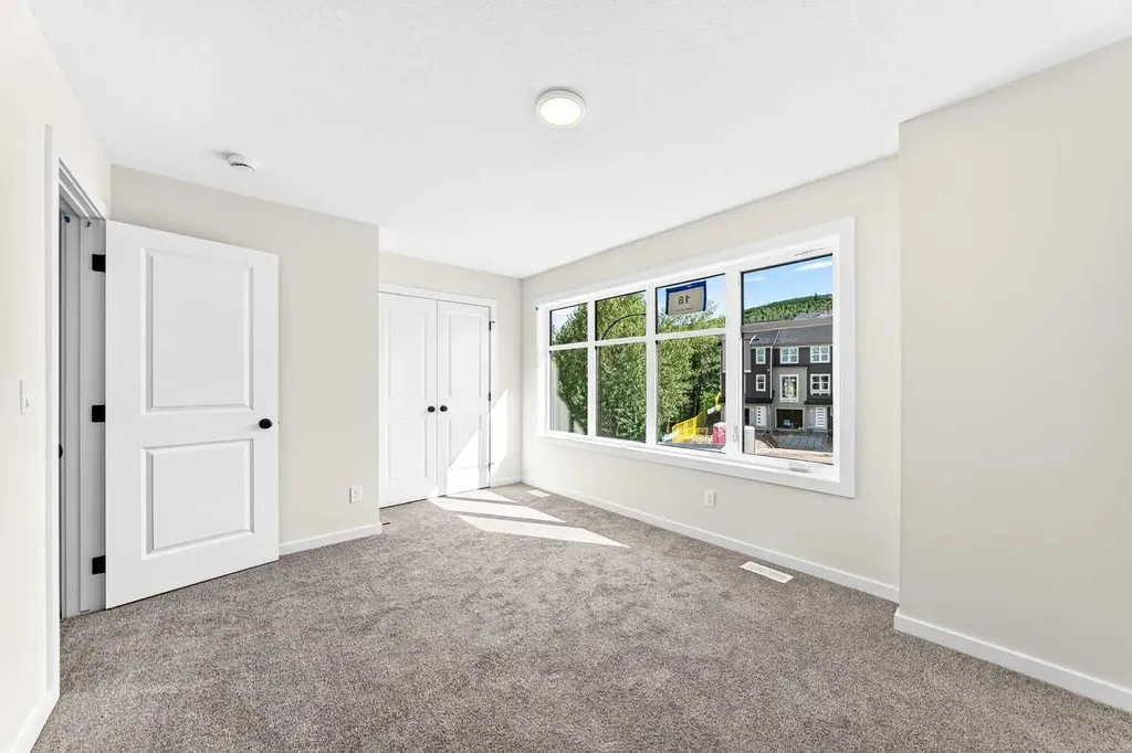 18 Osprey Hill Bay SW Calgary AB T3B 6S2