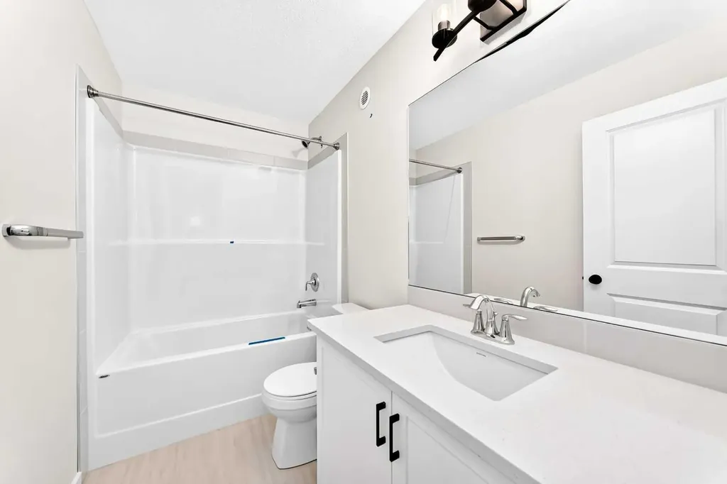 18 Osprey Hill Bay SW Calgary AB T3B 6S2