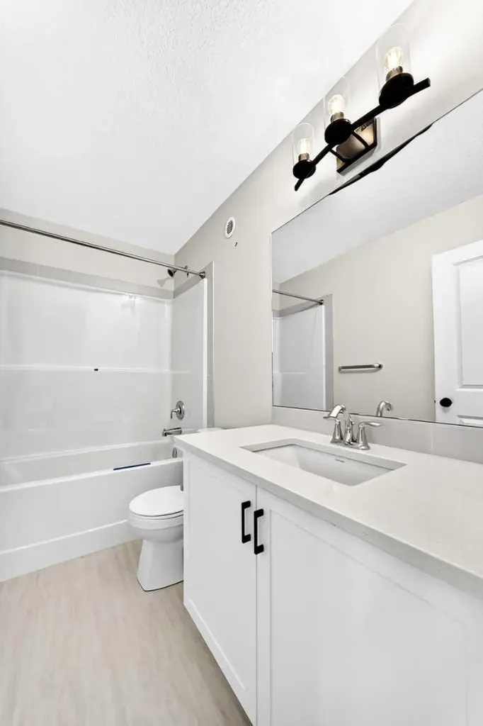 18 Osprey Hill Bay SW Calgary AB T3B 6S2