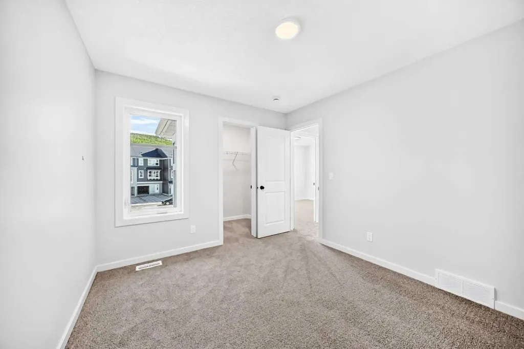 18 Osprey Hill Bay SW Calgary AB T3B 6S2