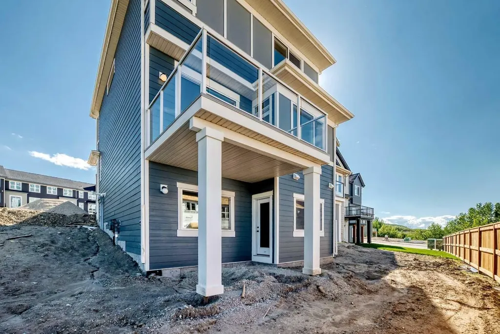 18 Osprey Hill Bay SW Calgary AB T3B 6S2