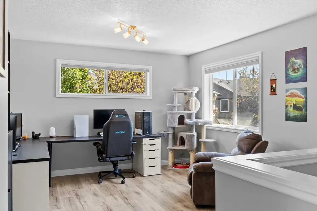 18 Hidden Creek Manor NW Calgary AB T3A 6L7