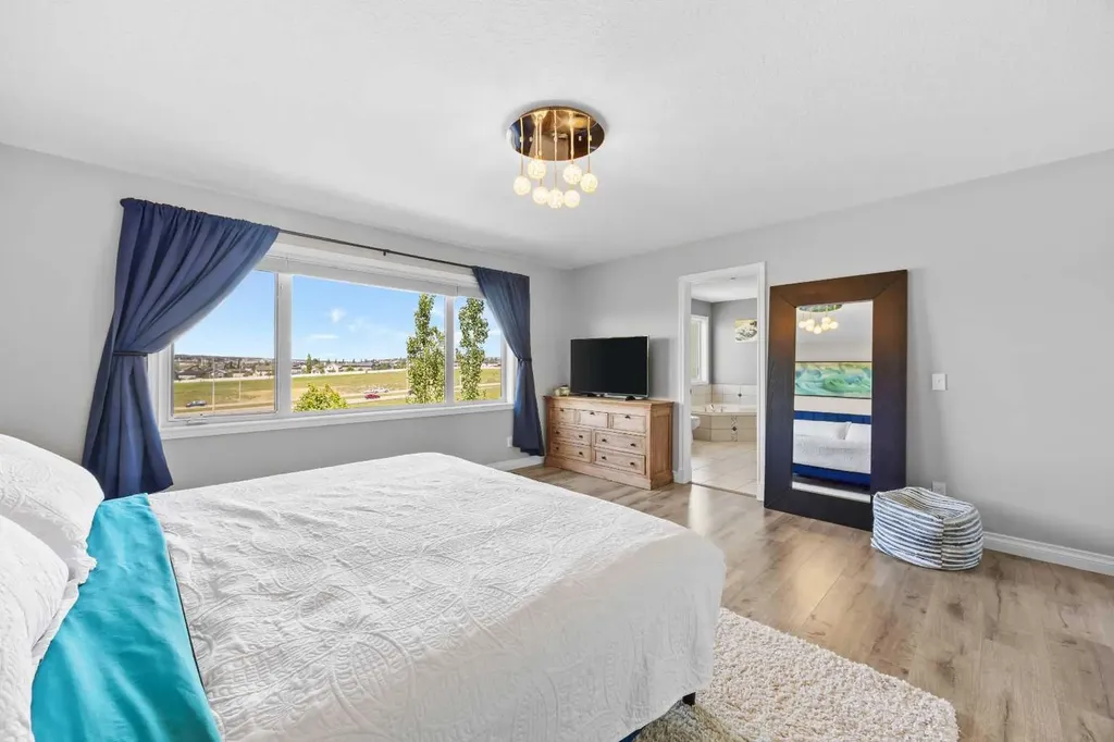 18 Hidden Creek Manor NW Calgary AB T3A 6L7