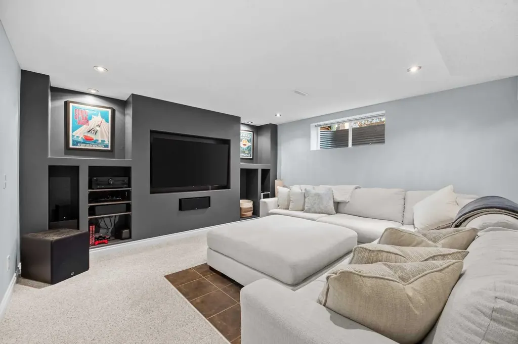 18 Hidden Creek Manor NW Calgary AB T3A 6L7