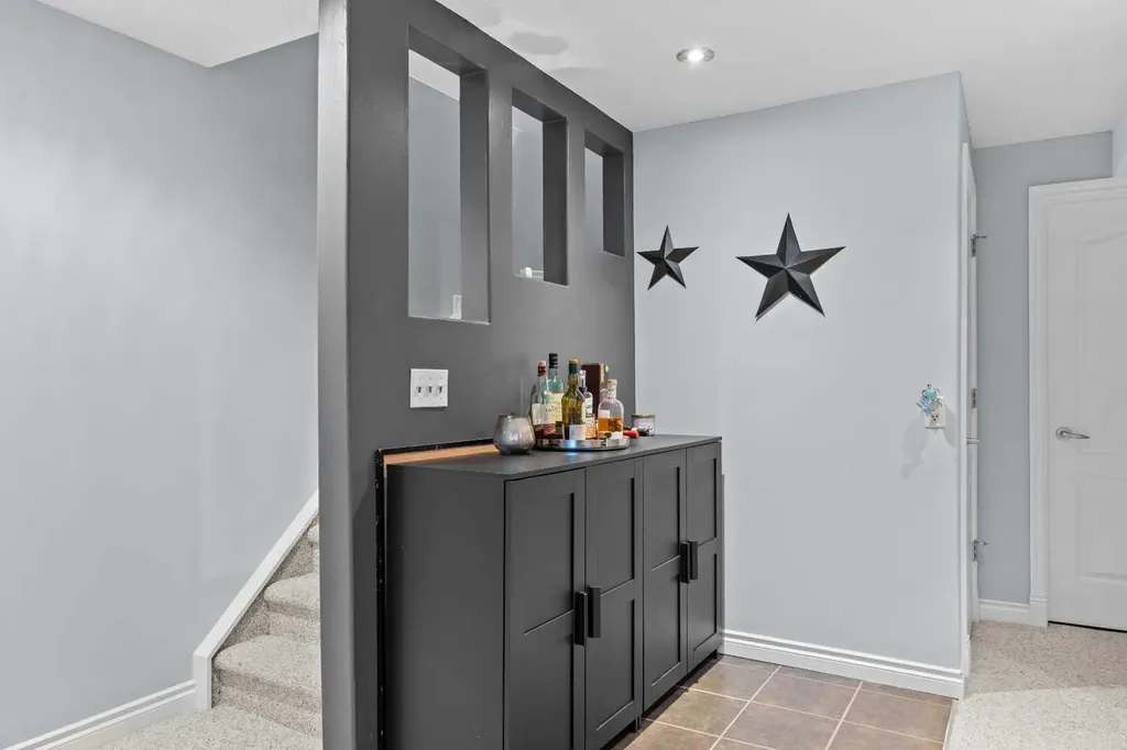 18 Hidden Creek Manor NW Calgary AB T3A 6L7
