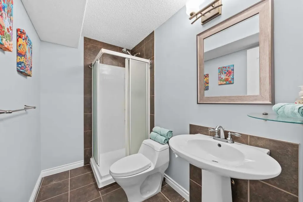 18 Hidden Creek Manor NW Calgary AB T3A 6L7