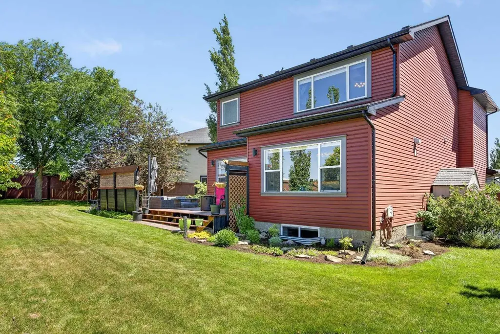 18 Hidden Creek Manor NW Calgary AB T3A 6L7