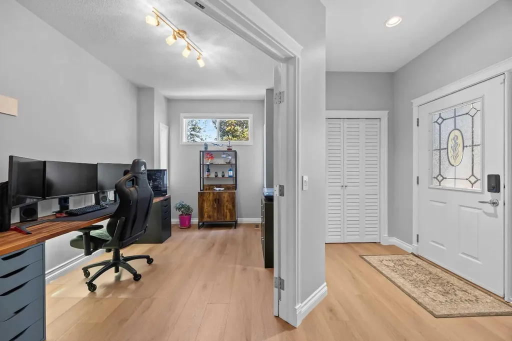 18 Hidden Creek Manor NW Calgary AB T3A 6L7