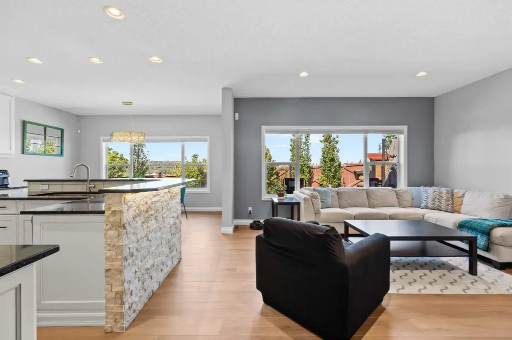 18 Hidden Creek Manor NW Calgary AB T3A 6L7