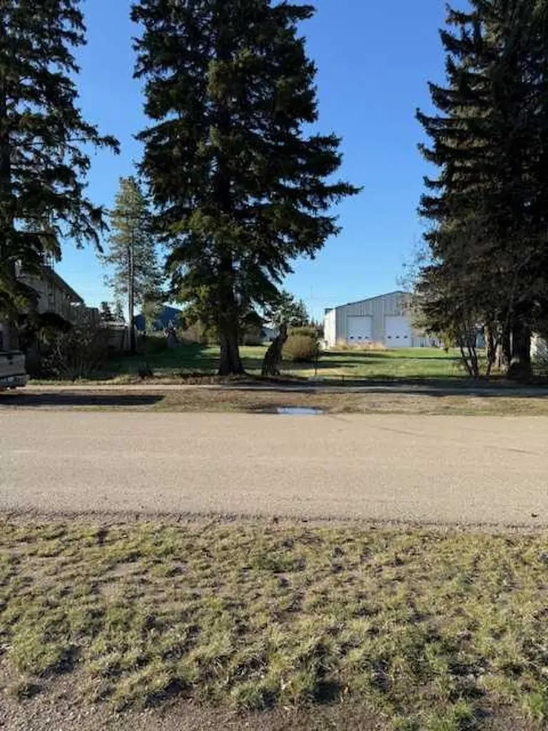 519 4 Avenue Elnora AB T0M 0Y0
