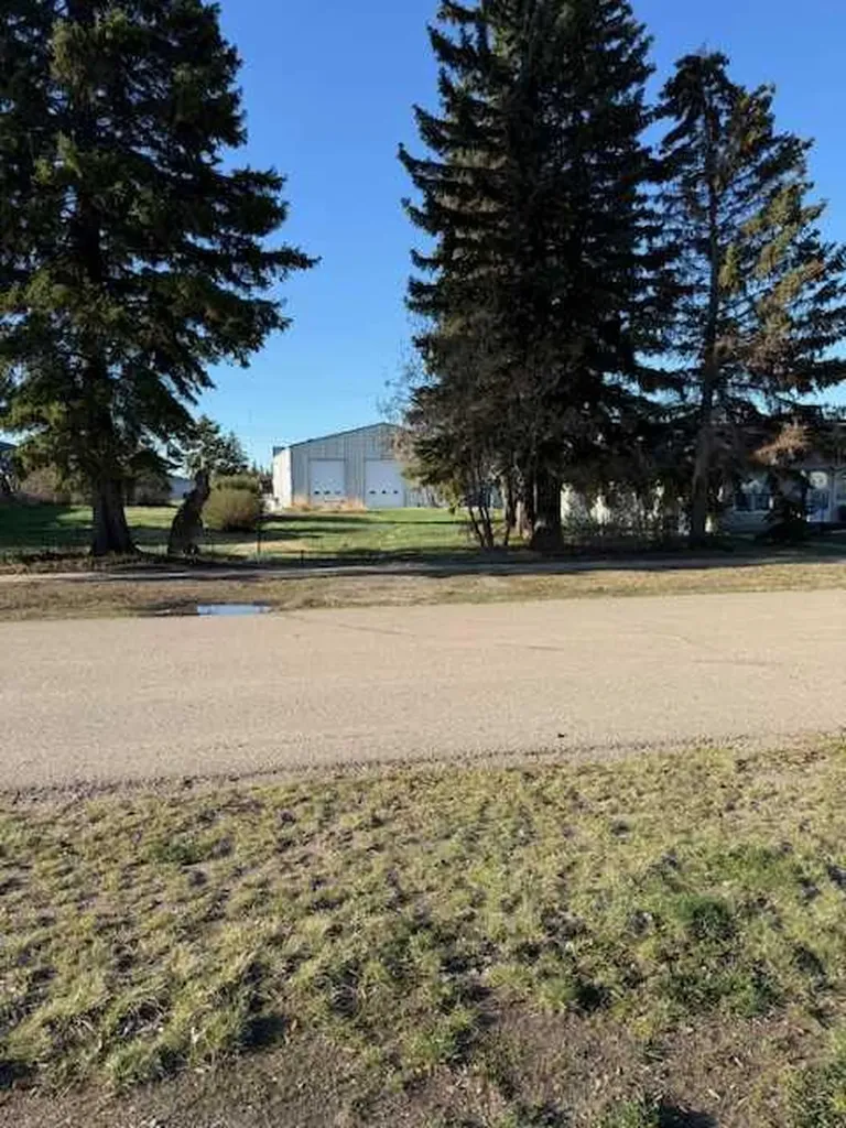 519 4 Avenue Elnora AB T0M 0Y0