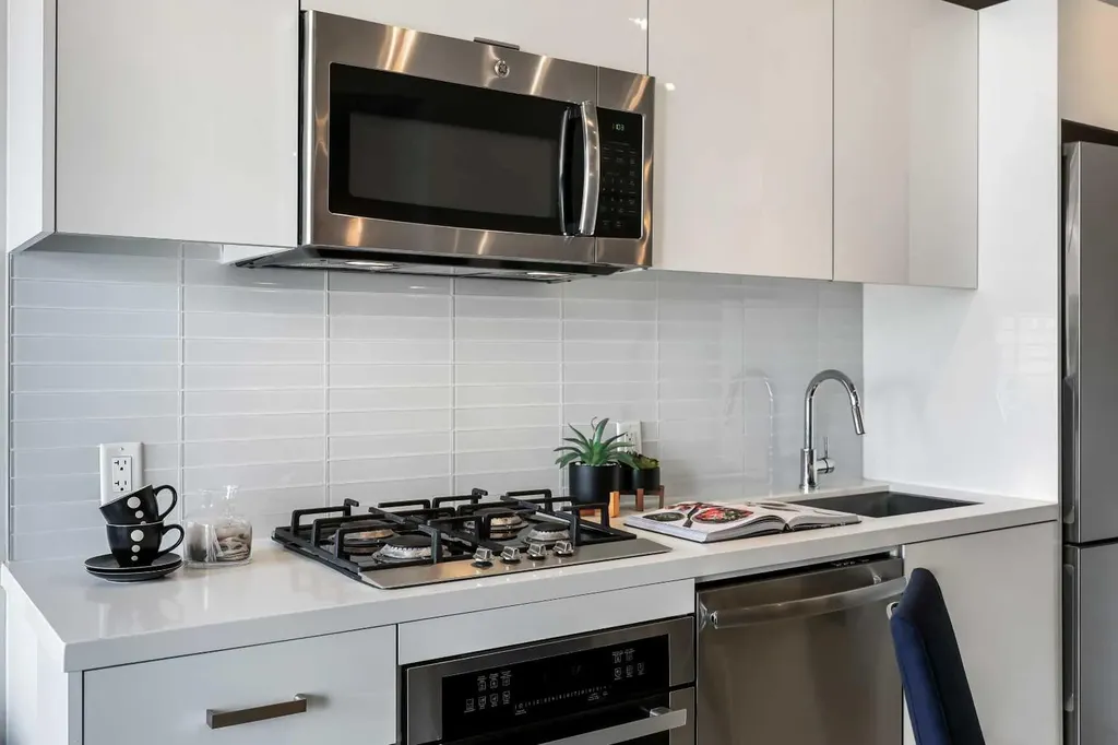 1010 6 Street SW Calgary AB T2R 1B4