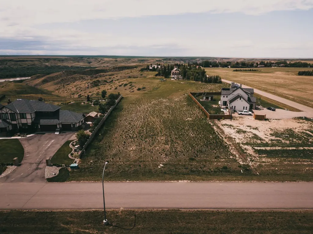 6 Edgemoor Way Rural Lethbridge County AB T1J 5R6
