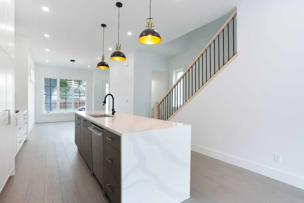 1106 6 Street NE Calgary AB T2E 3Y8