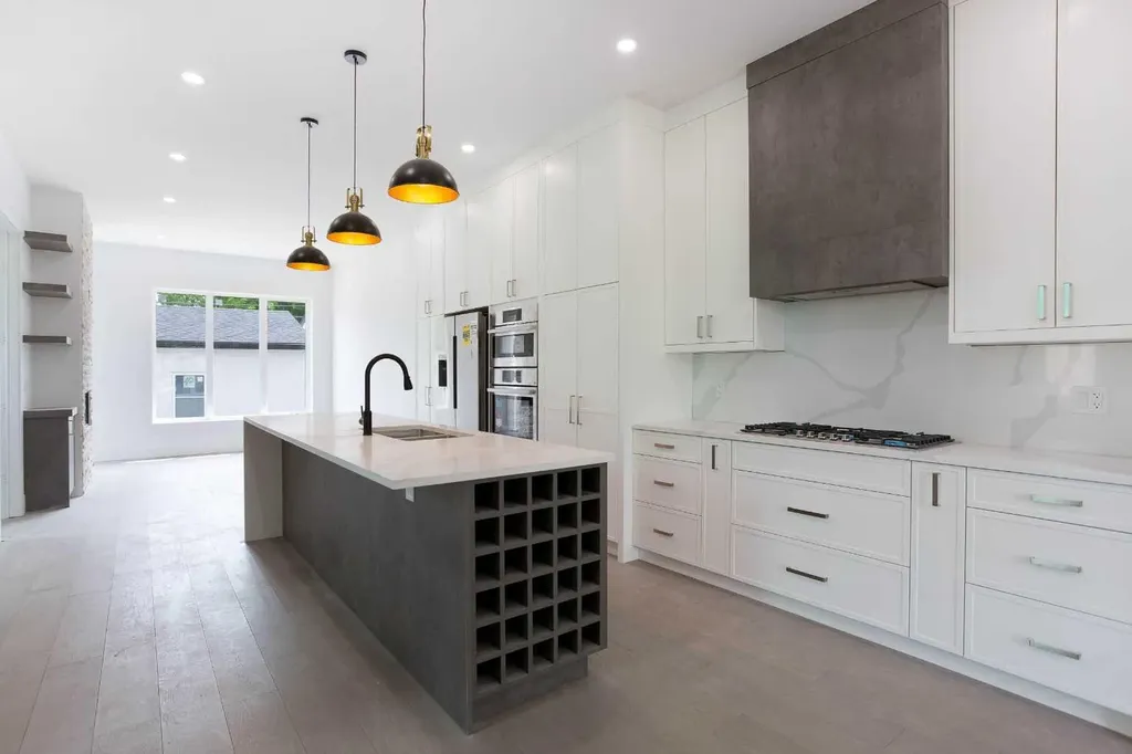 1106 6 Street NE Calgary AB T2E 3Y8