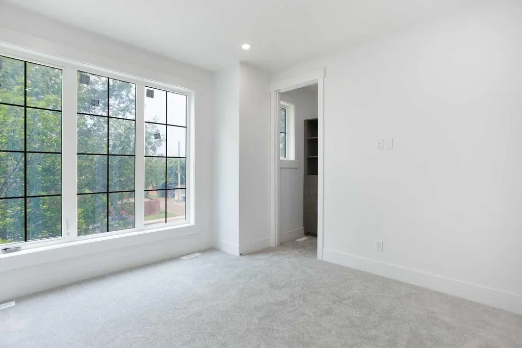 1106 6 Street NE Calgary AB T2E 3Y8