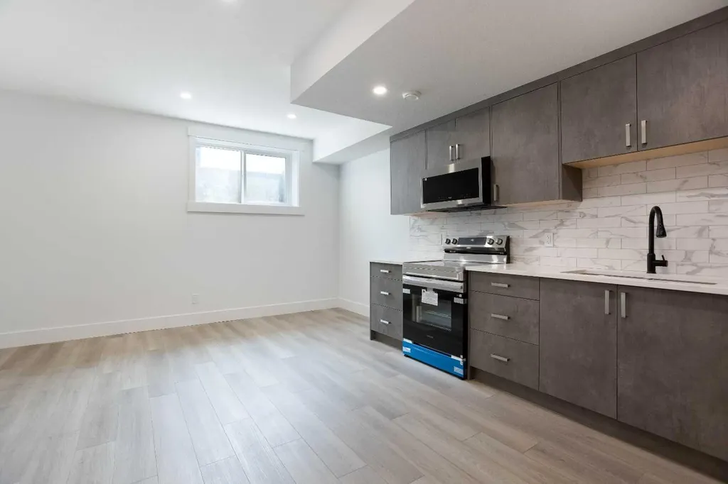1106 6 Street NE Calgary AB T2E 3Y8