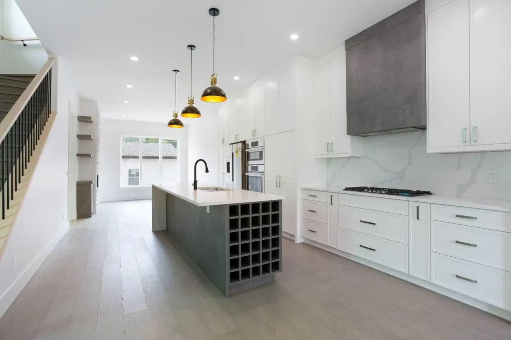1106 6 Street NE Calgary AB T2E 3Y8