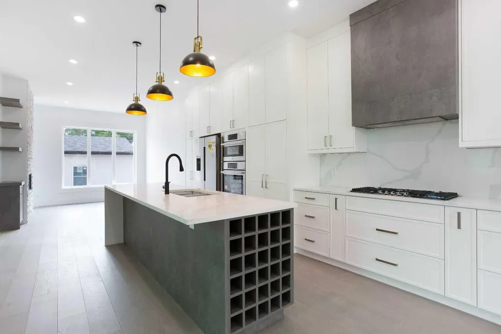 1106 6 Street NE Calgary AB T2E 3Y8