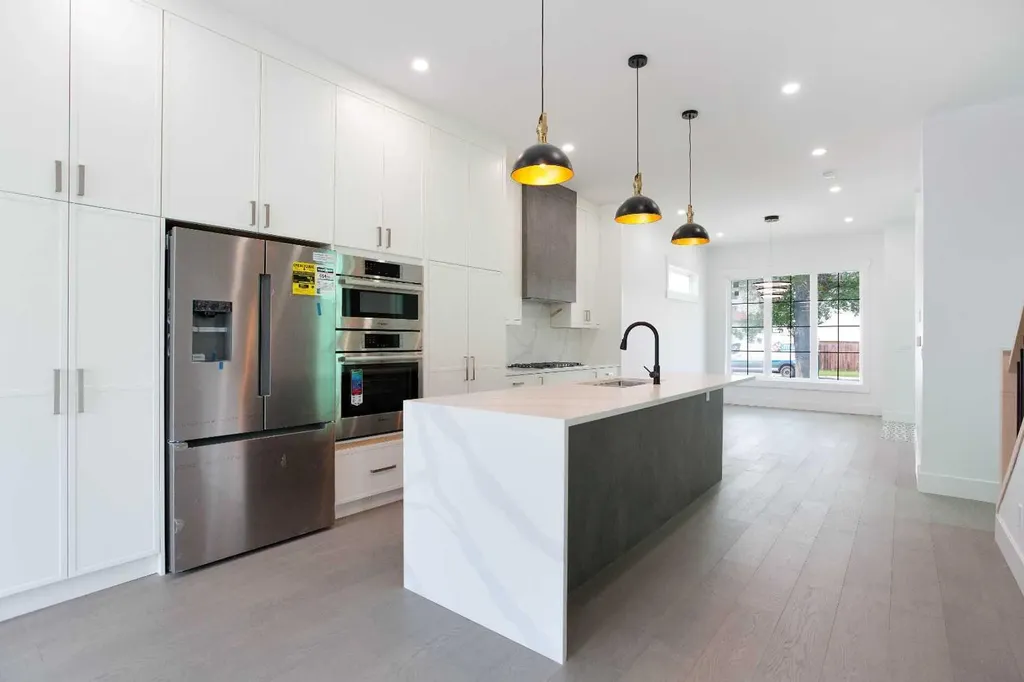 1106 6 Street NE Calgary AB T2E 3Y8