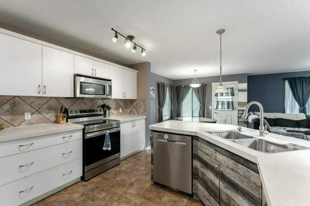 89 Cranarch Grove SE Calgary AB T3M 0T9