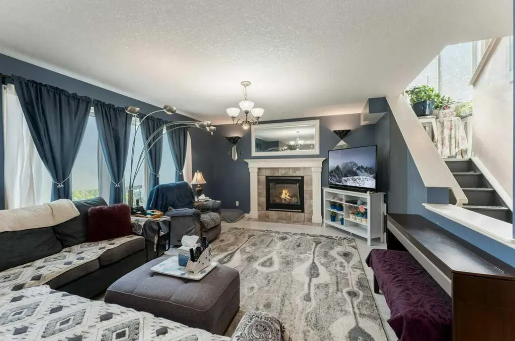 89 Cranarch Grove SE Calgary AB T3M 0T9