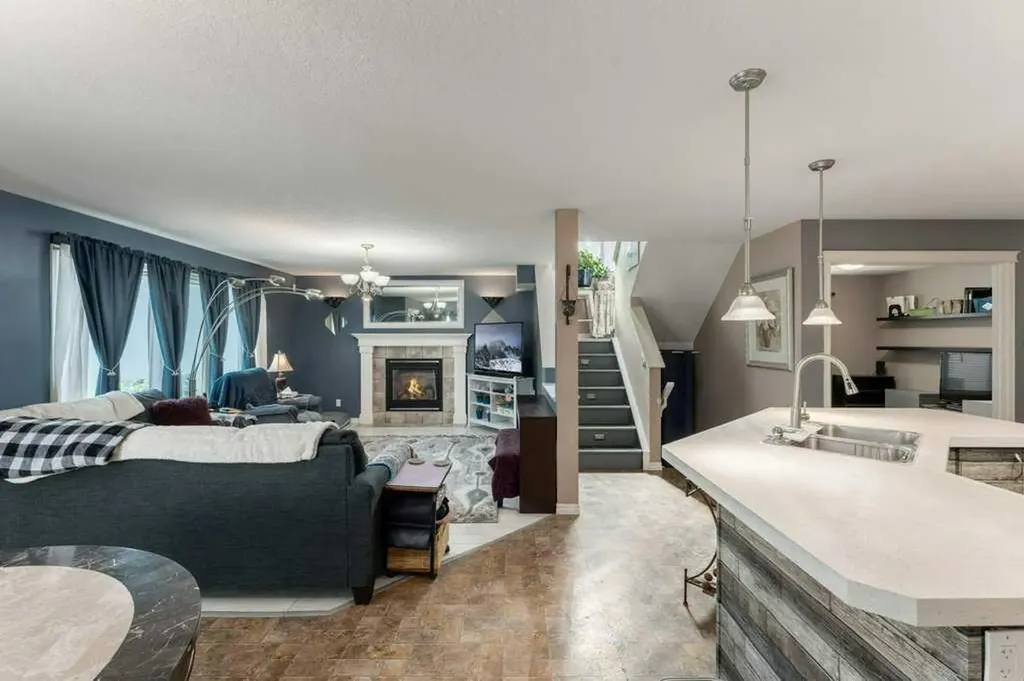 89 Cranarch Grove SE Calgary AB T3M 0T9