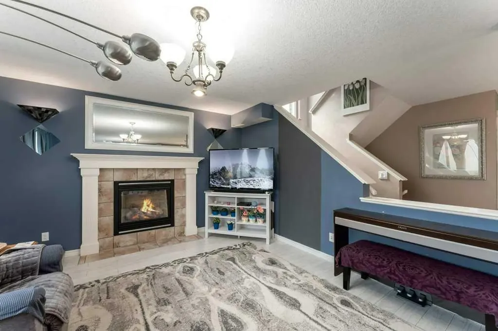 89 Cranarch Grove SE Calgary AB T3M 0T9