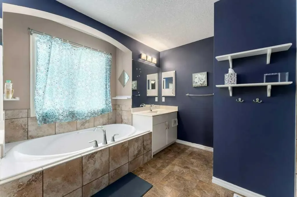 89 Cranarch Grove SE Calgary AB T3M 0T9