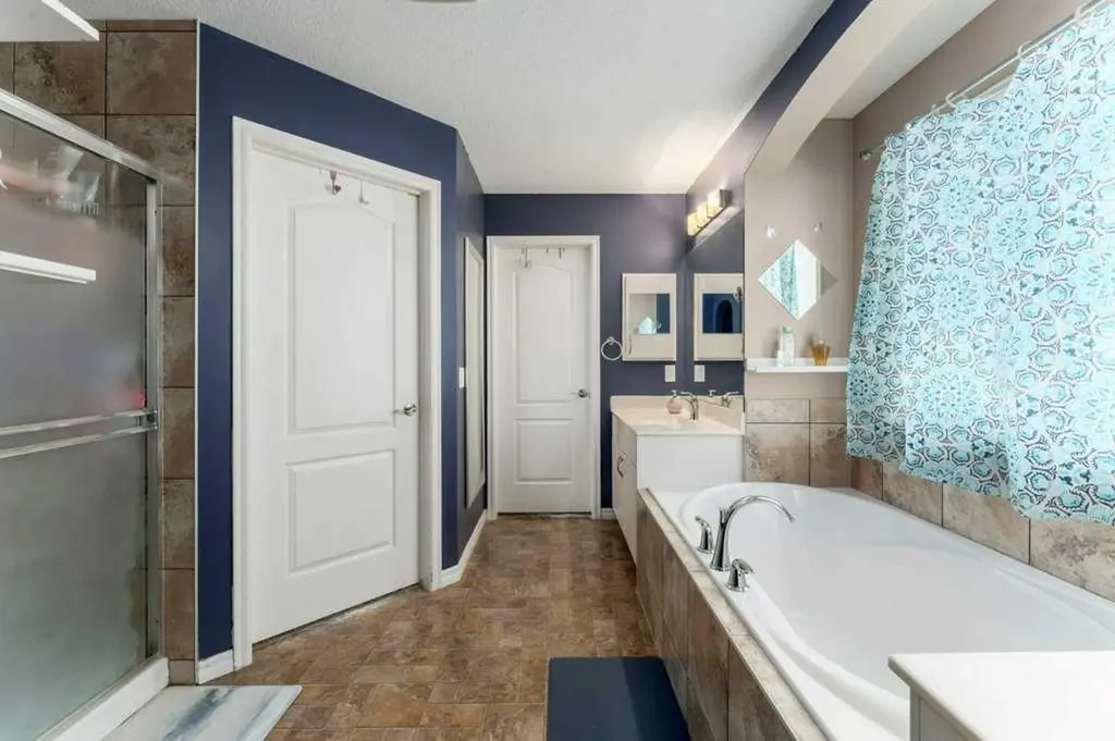 89 Cranarch Grove SE Calgary AB T3M 0T9