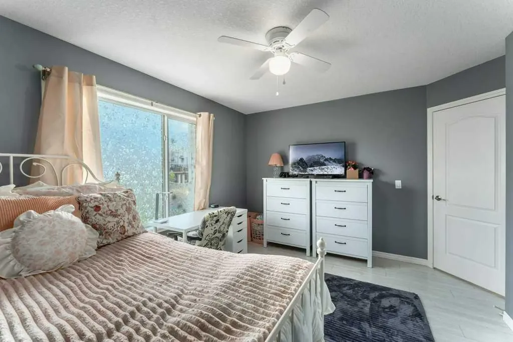 89 Cranarch Grove SE Calgary AB T3M 0T9
