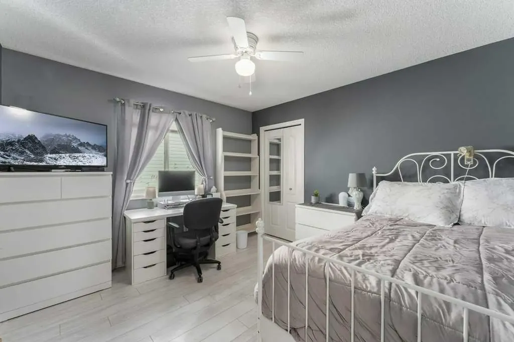 89 Cranarch Grove SE Calgary AB T3M 0T9