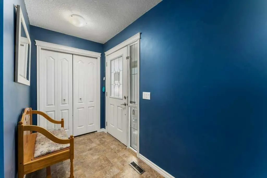 89 Cranarch Grove SE Calgary AB T3M 0T9