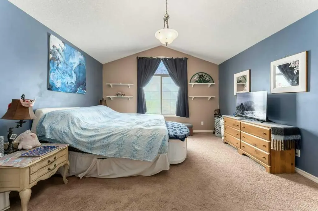 89 Cranarch Grove SE Calgary AB T3M 0T9