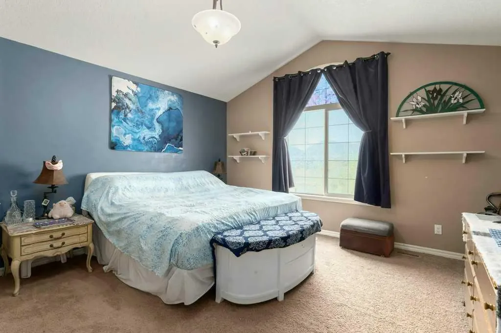 89 Cranarch Grove SE Calgary AB T3M 0T9