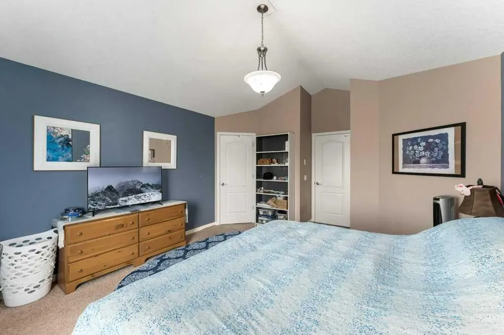 89 Cranarch Grove SE Calgary AB T3M 0T9