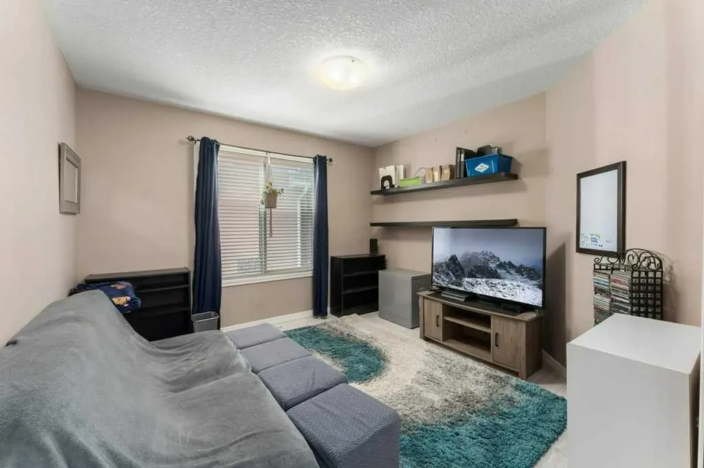 89 Cranarch Grove SE Calgary AB T3M 0T9