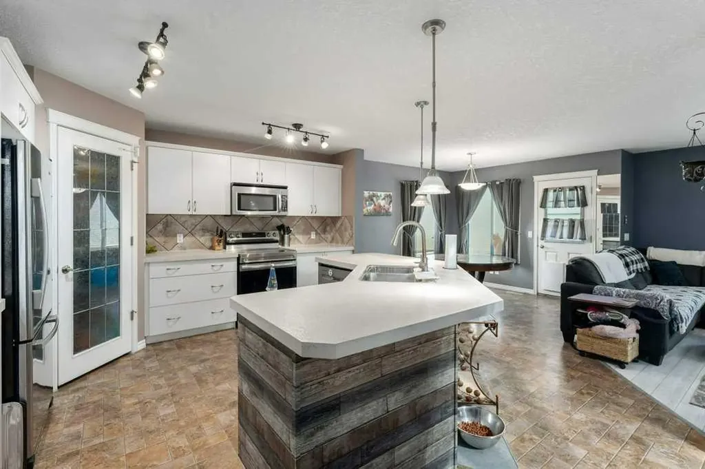 89 Cranarch Grove SE Calgary AB T3M 0T9