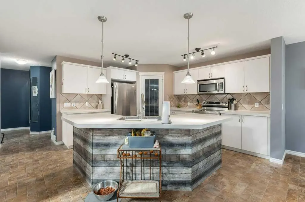 89 Cranarch Grove SE Calgary AB T3M 0T9