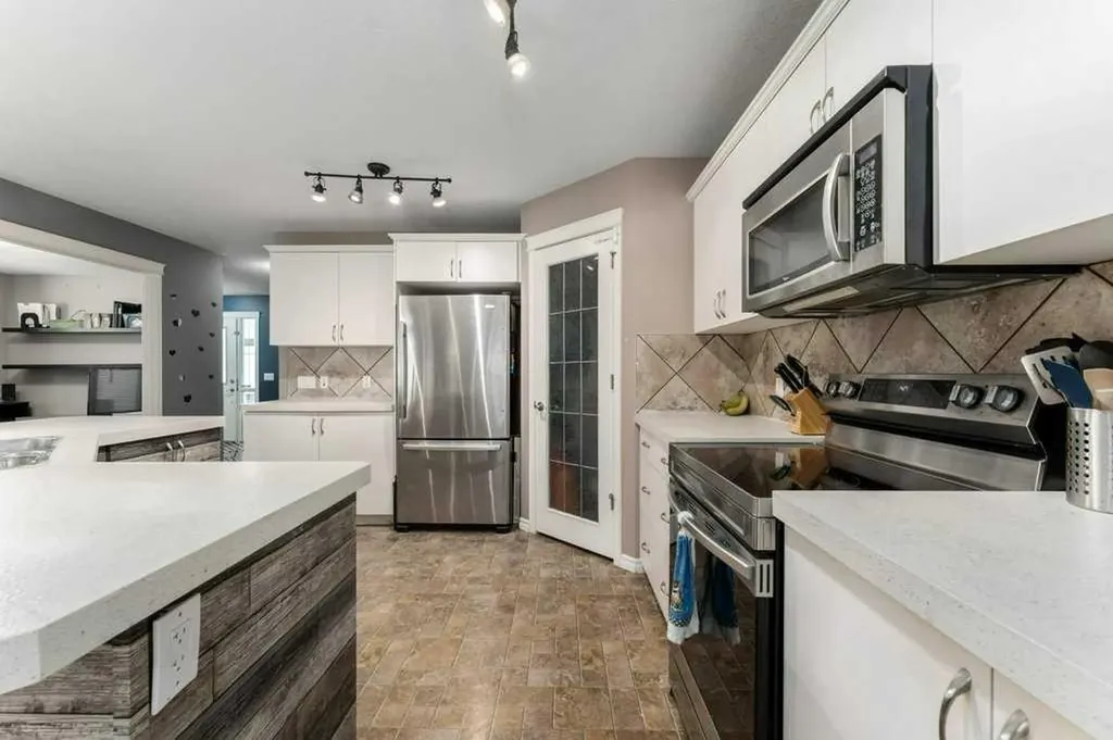 89 Cranarch Grove SE Calgary AB T3M 0T9
