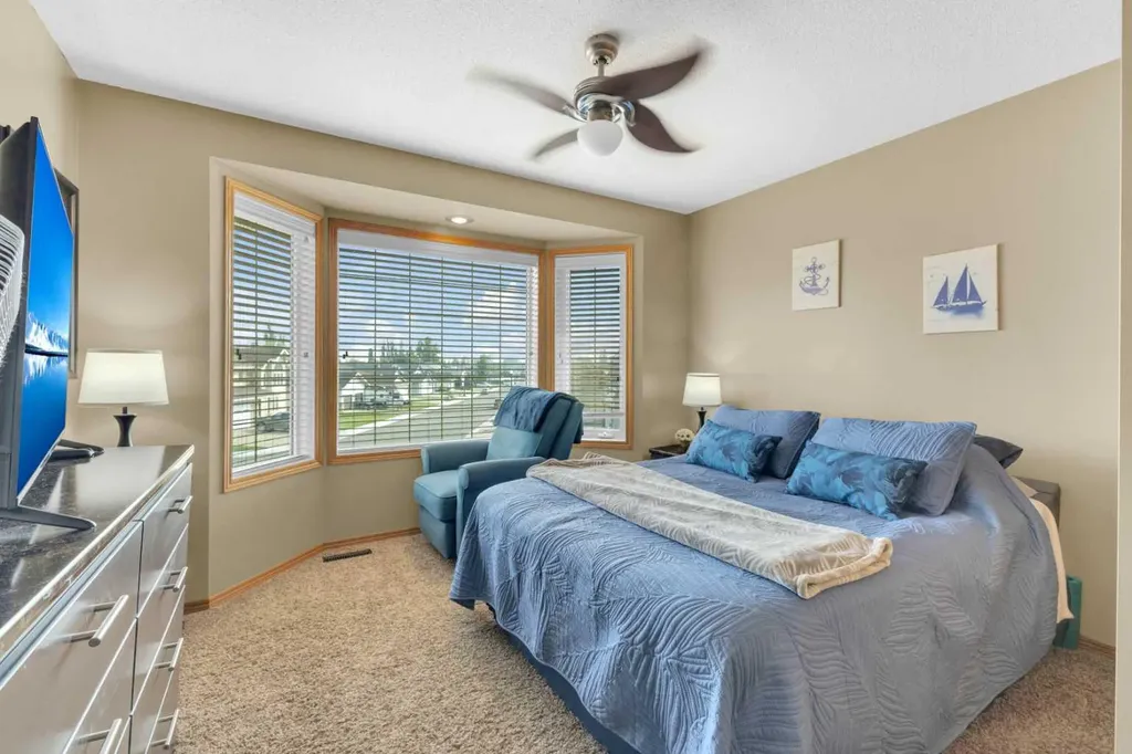 49 Willow Springs Crescent Sylvan Lake AB T4S 1G3