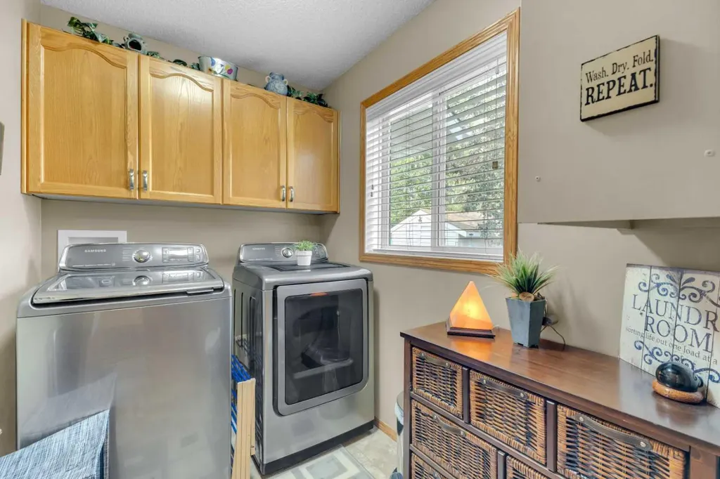 49 Willow Springs Crescent Sylvan Lake AB T4S 1G3