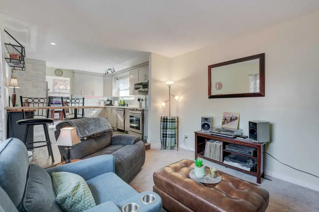 304 Shawcliffe Circle SW Calgary AB T2Y1A4