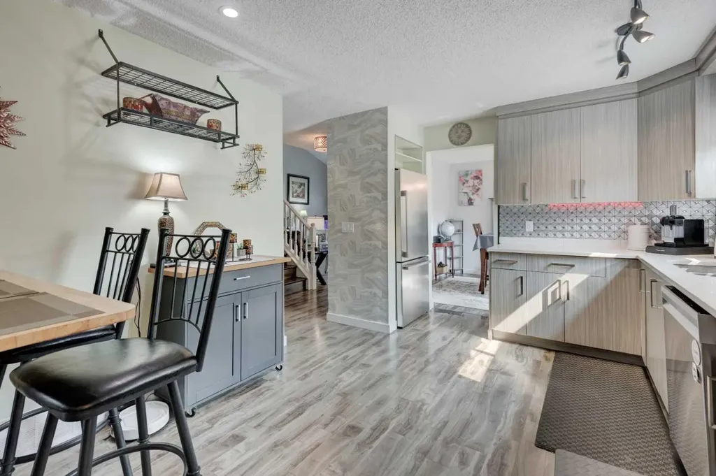 304 Shawcliffe Circle SW Calgary AB T2Y1A4