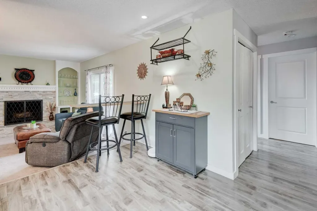304 Shawcliffe Circle SW Calgary AB T2Y1A4