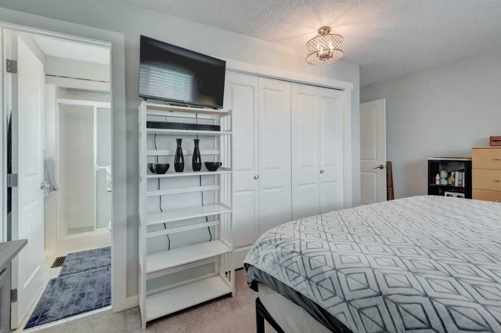 304 Shawcliffe Circle SW Calgary AB T2Y1A4