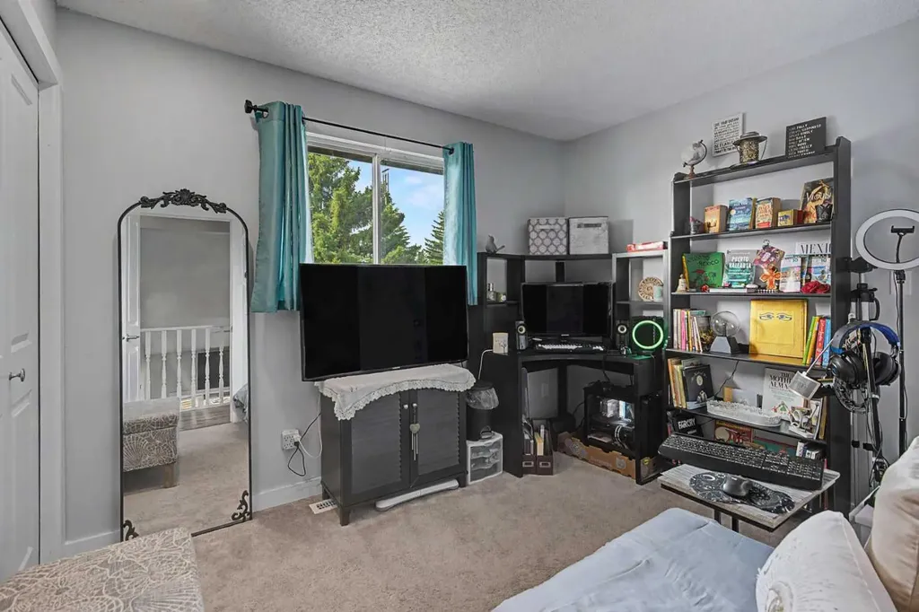 304 Shawcliffe Circle SW Calgary AB T2Y1A4
