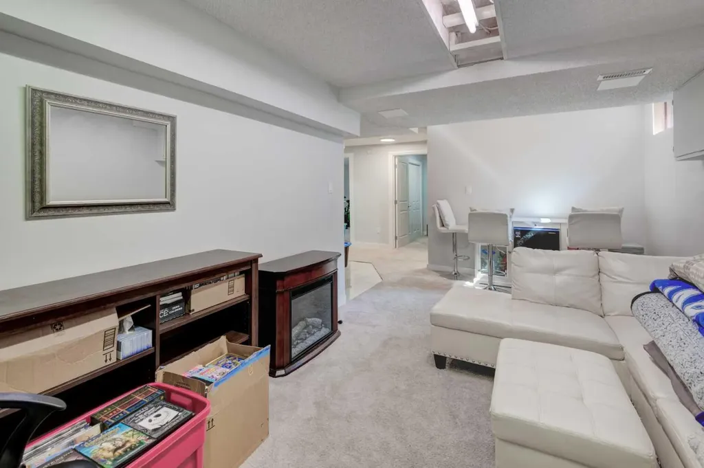 304 Shawcliffe Circle SW Calgary AB T2Y1A4