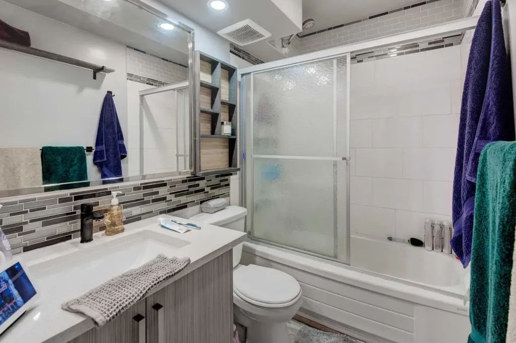 304 Shawcliffe Circle SW Calgary AB T2Y1A4